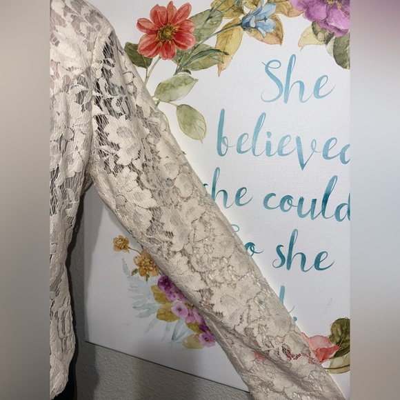 CAbi cream lace blazer jacket size 6 - Picture 4 of 6